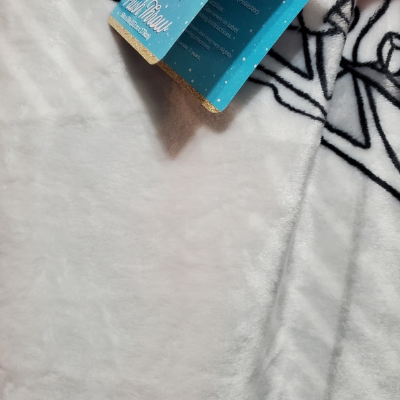 Disney Mickey and Minnie Mouse Plush Blanket Winter Sledding - Picture 11 of 15